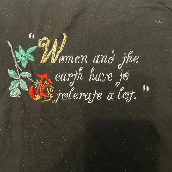 Omighty Women and the earth shirt - Picture 2 of 3